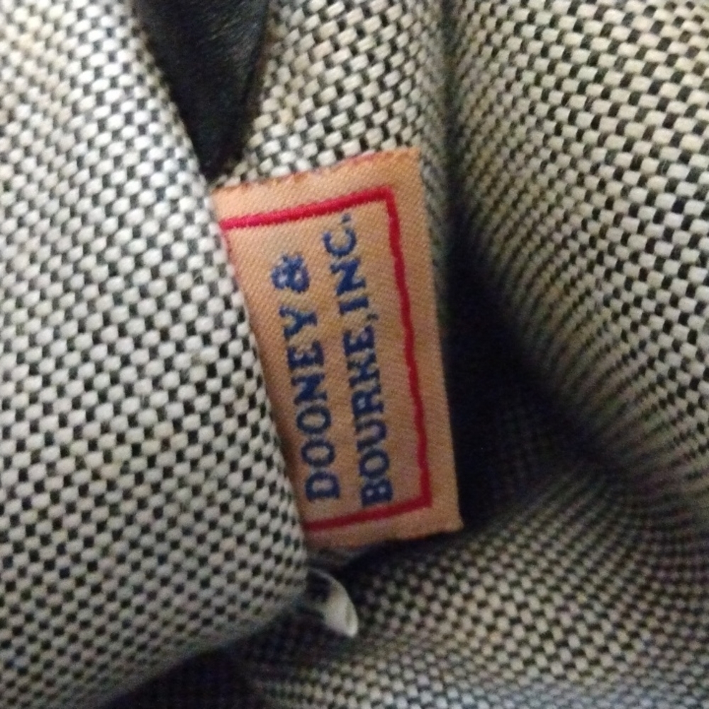 Dooney & Bourke Messanger Crossbody Bag. - Picture 9 of 10